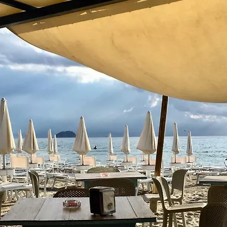 Con Giardino A 100 Metri Dal Mare Laigueglia